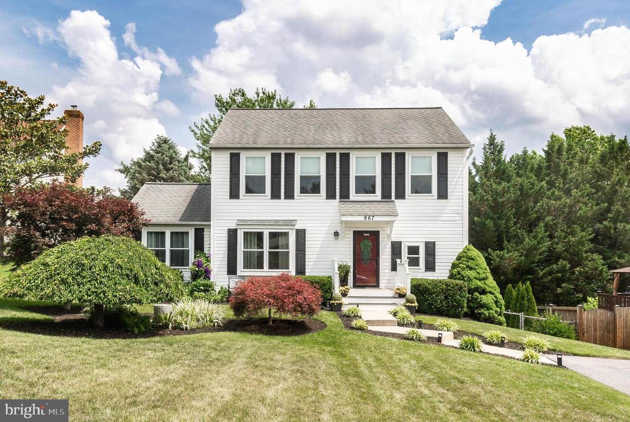 867 Elmwood Court - Photo 1