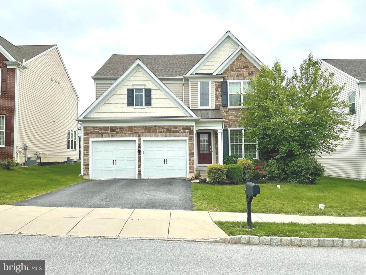 608 Empire Drive - Photo 1