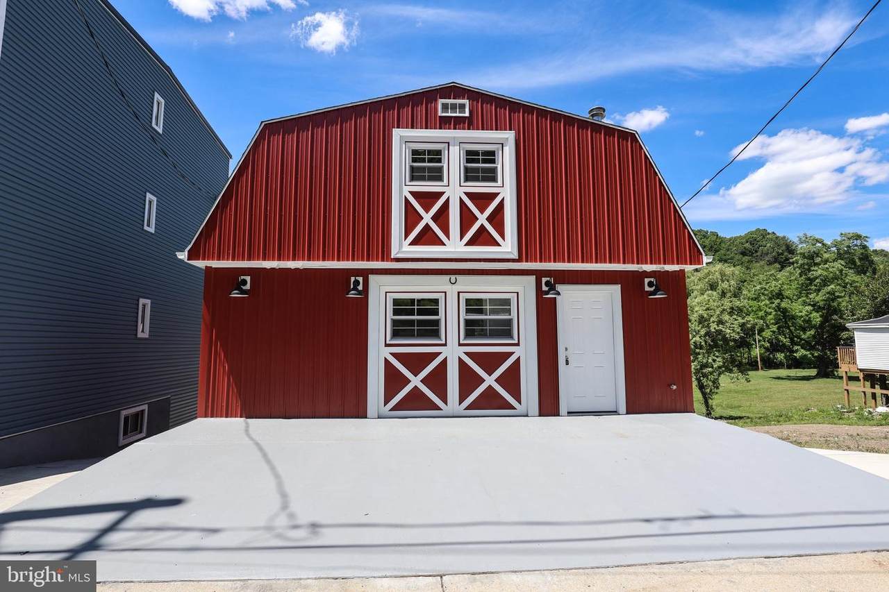 562 Peacock Street - Photo 1
