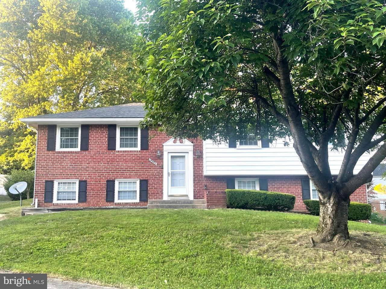 10902 Exeter Court - Photo 1
