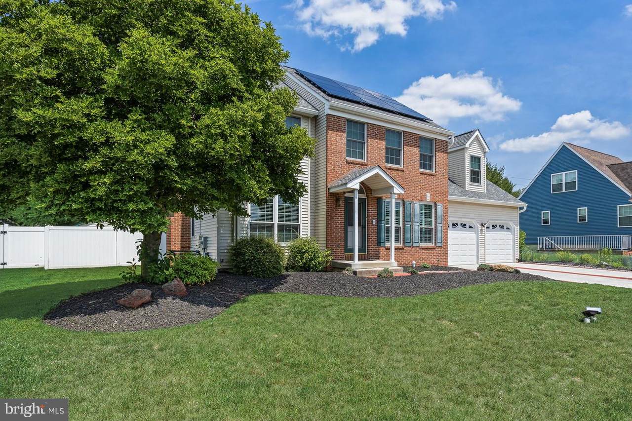 112 Sunset Drive - Photo 1
