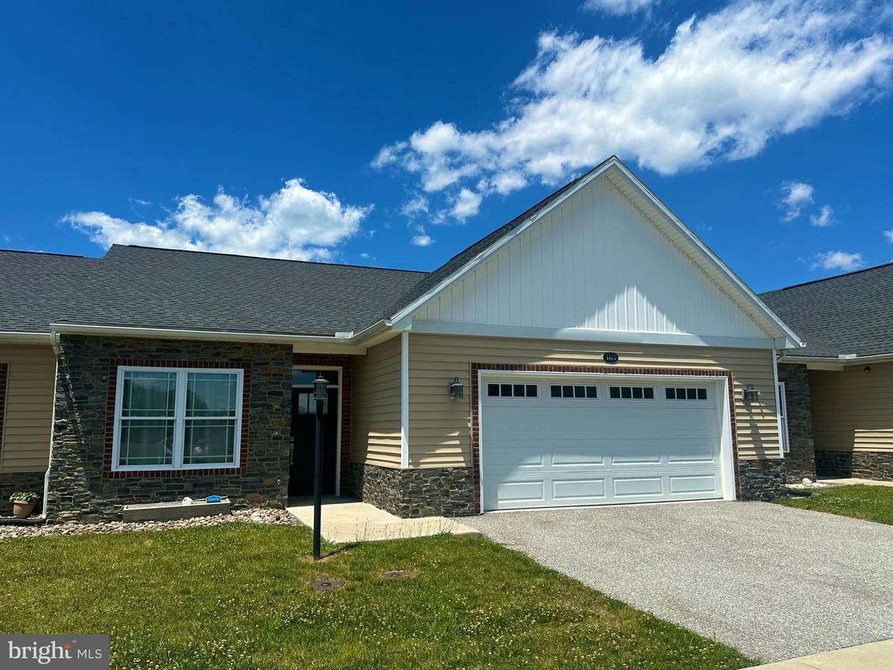103 Blackbird Ln - Photo 1