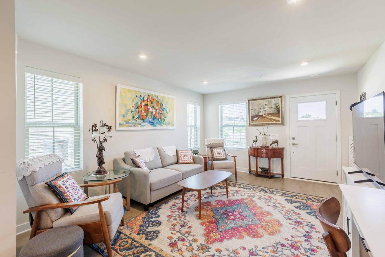 https://bt-photos.global.ssl.fastly.net/brightmls/1280_boomver_1_805044721604-2.jpg