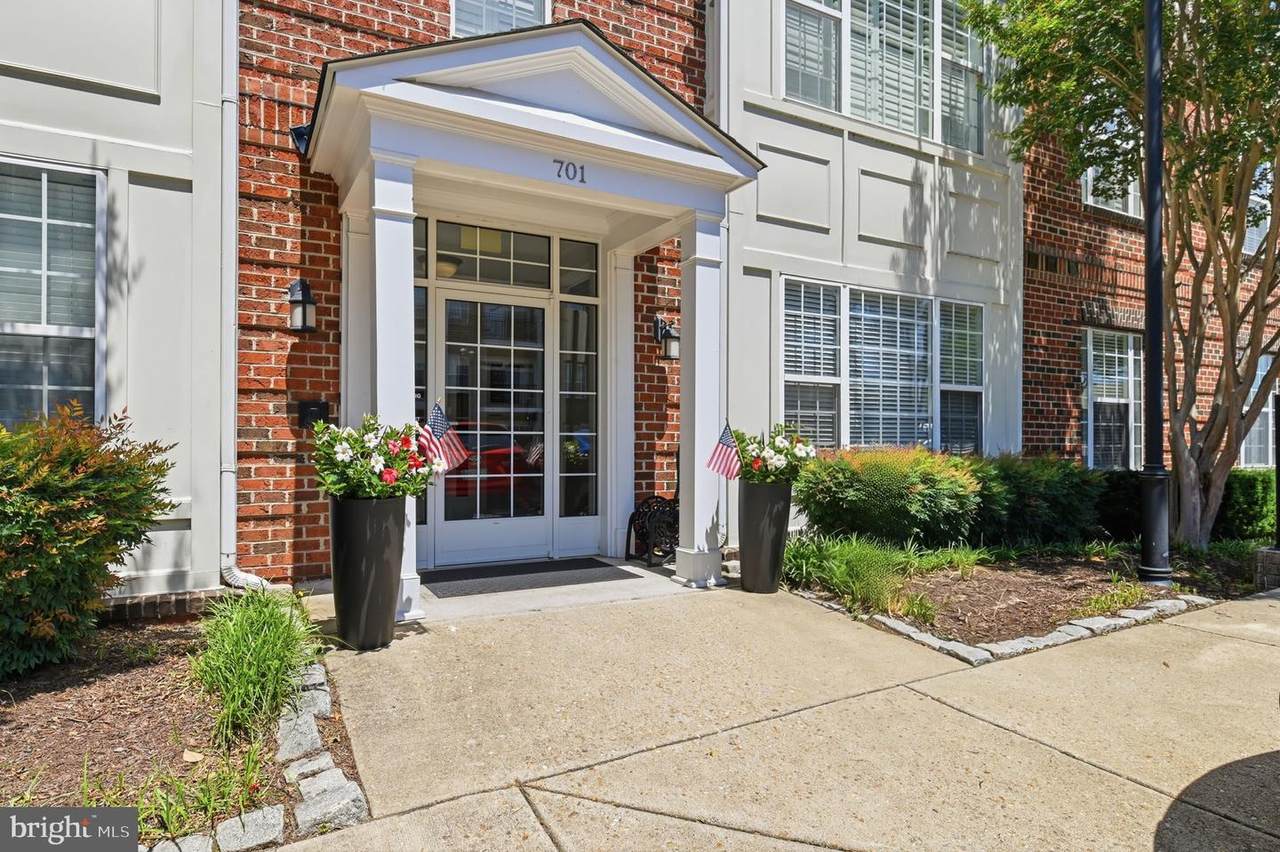 701 Cobblestone Boulevard - Photo 1