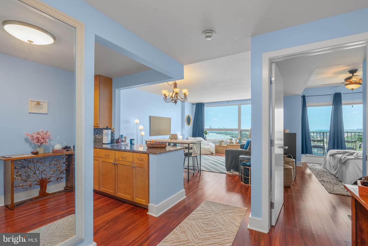 717 Columbus Boulevard - Photo 1