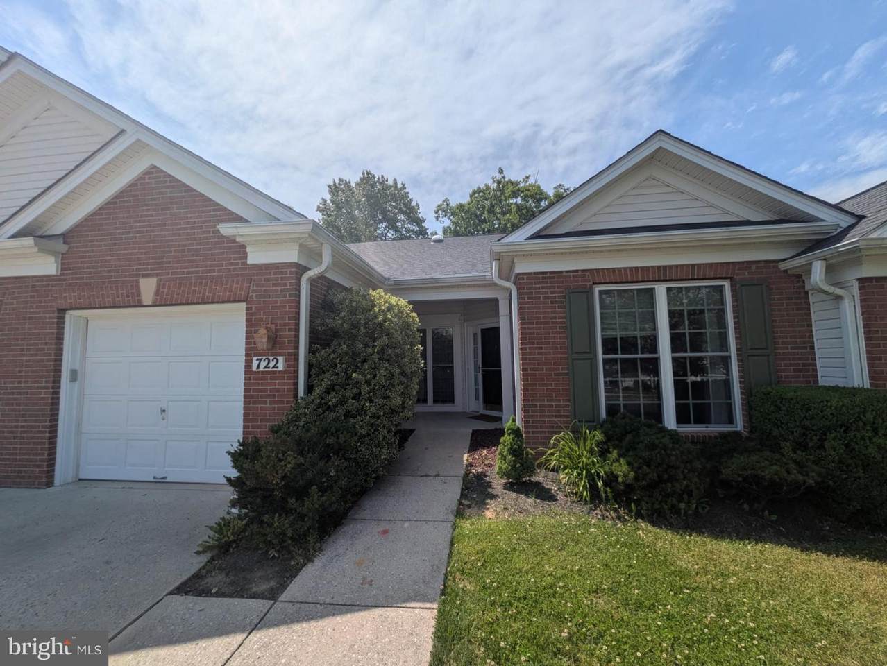 722 Emerald Way - Photo 1