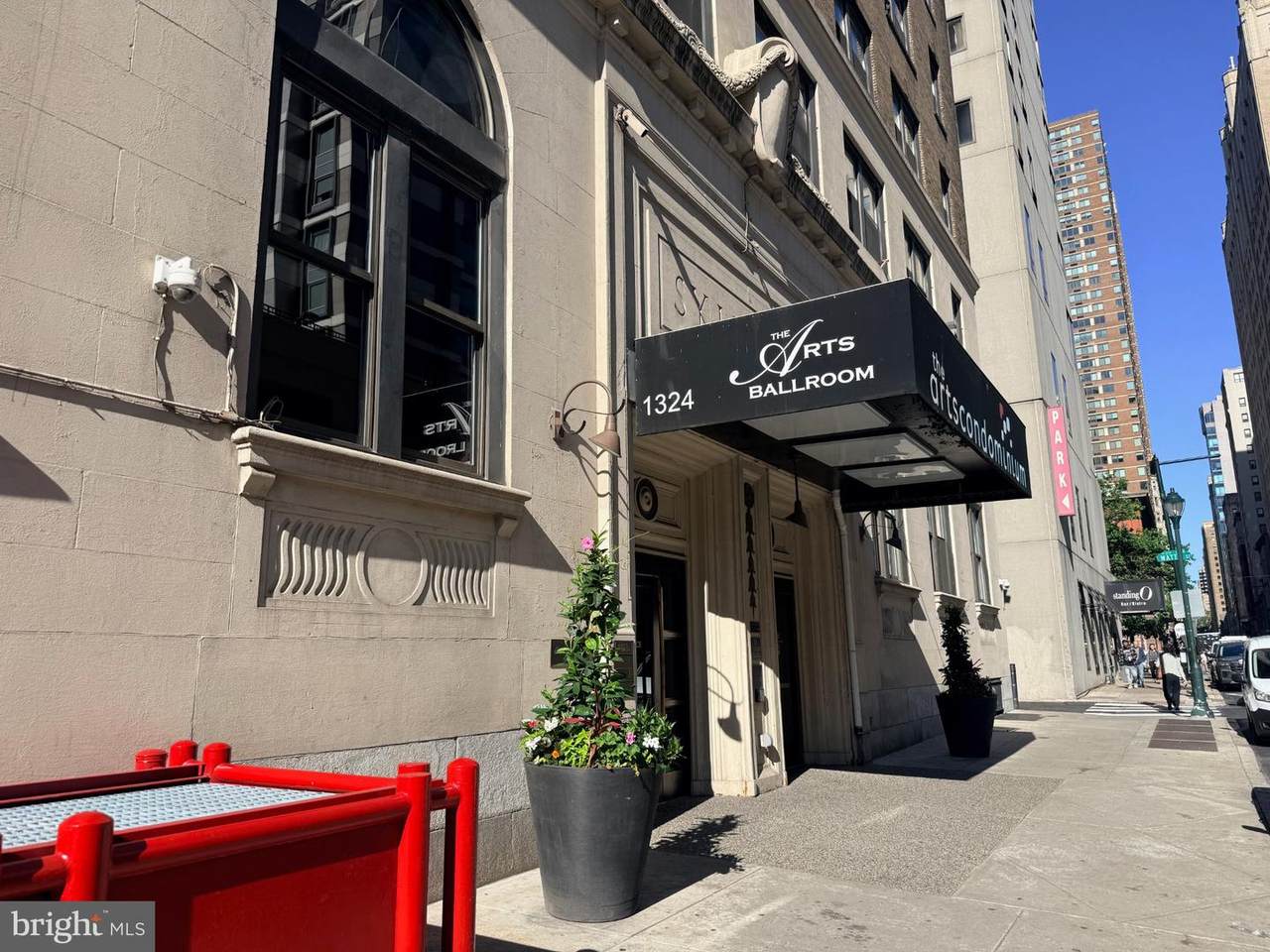 1324 Locust Street - Photo 1