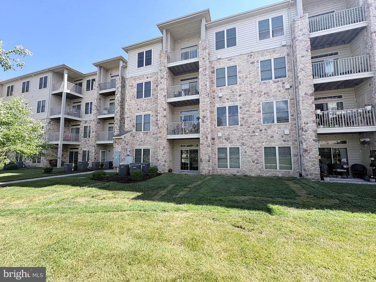 2000-UNIT Fountainview Circle - Photo 1