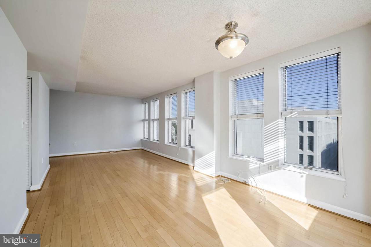 601 Pennsylvania Avenue - Photo 1