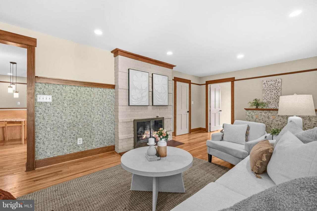 https://bt-photos.global.ssl.fastly.net/brightmls/1280_boomver_1_805053145844-2.jpg