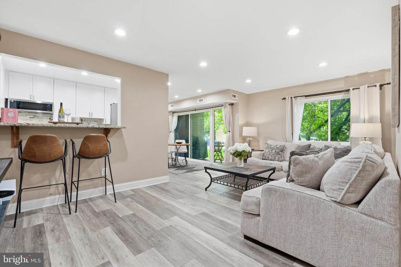 2907 Charing Cross Road - Photo 1
