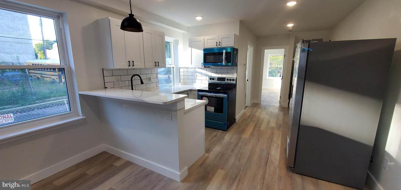 536 Huntingdon Street - Photo 1