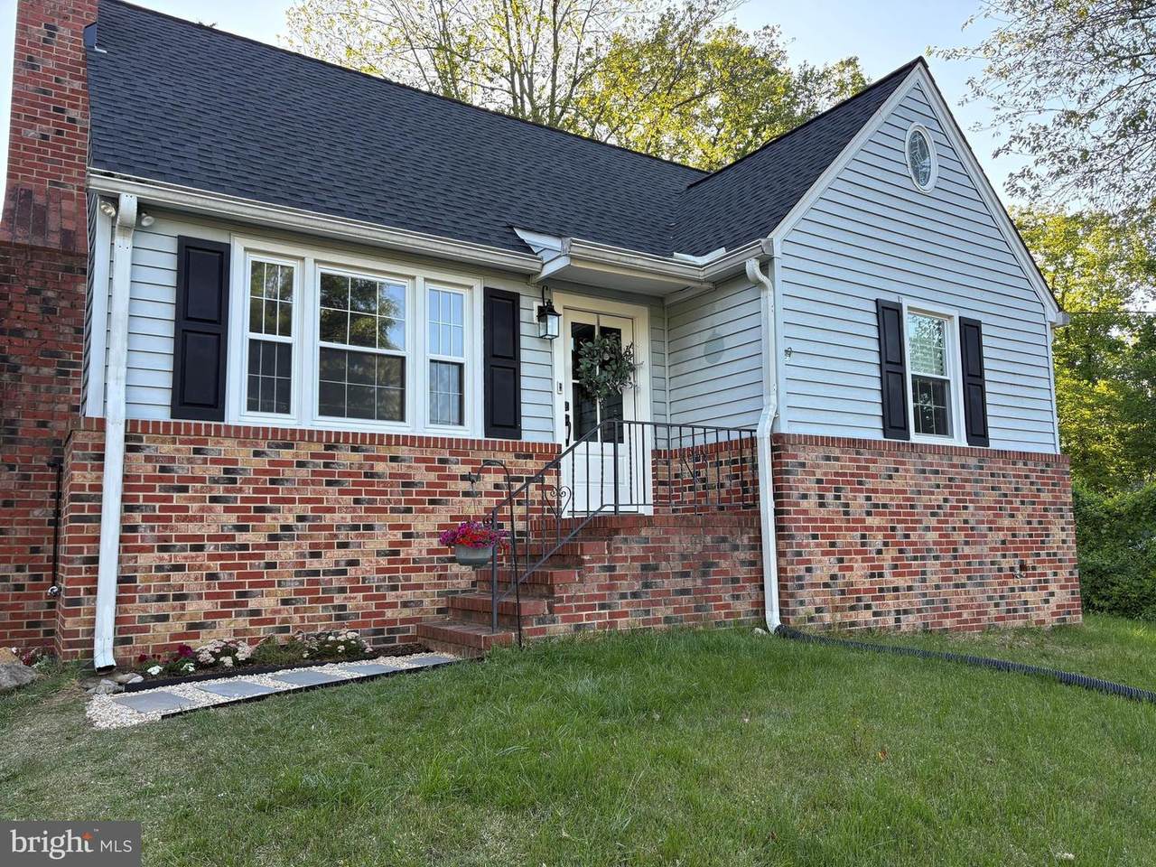 880 Doris Drive - Photo 1