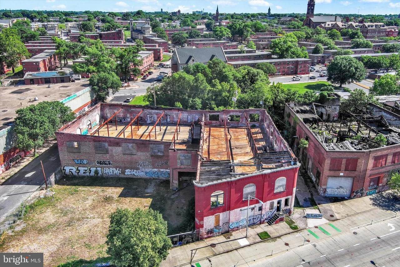 914 Monument Street - Photo 1