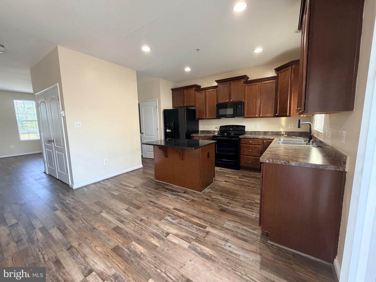 https://bt-photos.global.ssl.fastly.net/brightmls/1280_boomver_1_805056639874-2.jpg