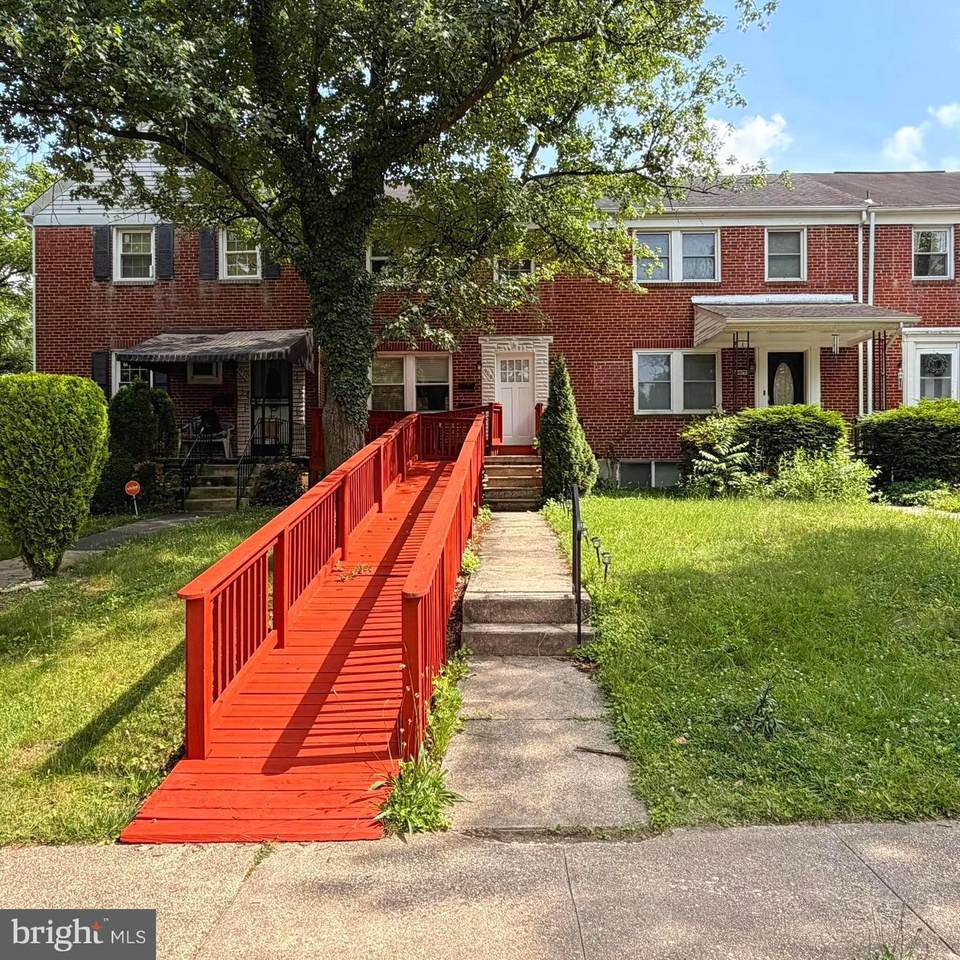 909 Lake Avenue - Photo 1