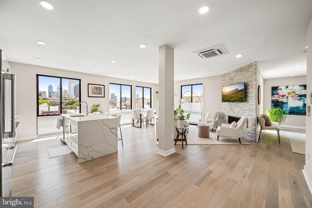 716 15TH Street - Photo 1