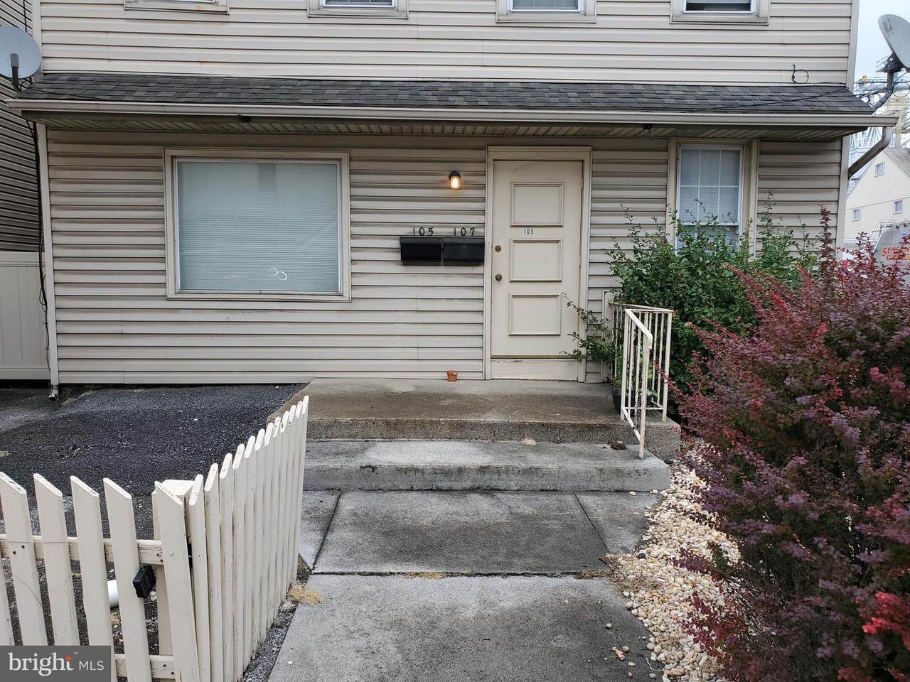 105 Railroad Avenue - Photo 1