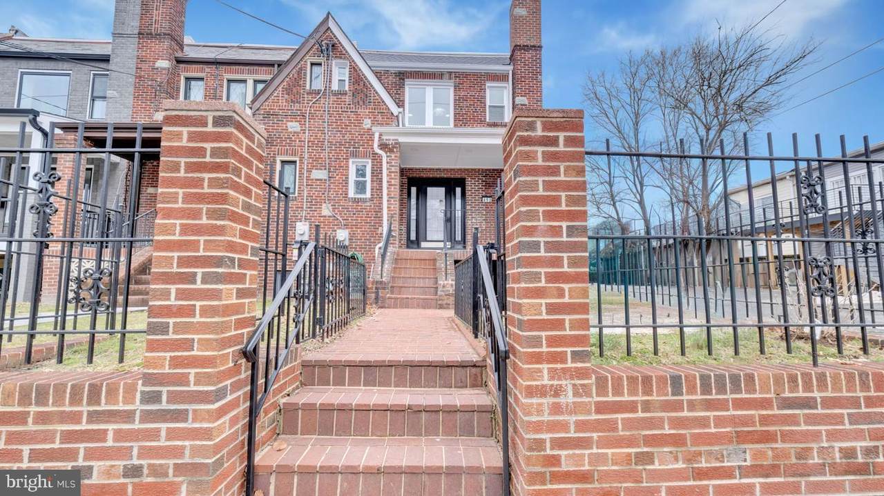 413 Ingraham Street - Photo 1