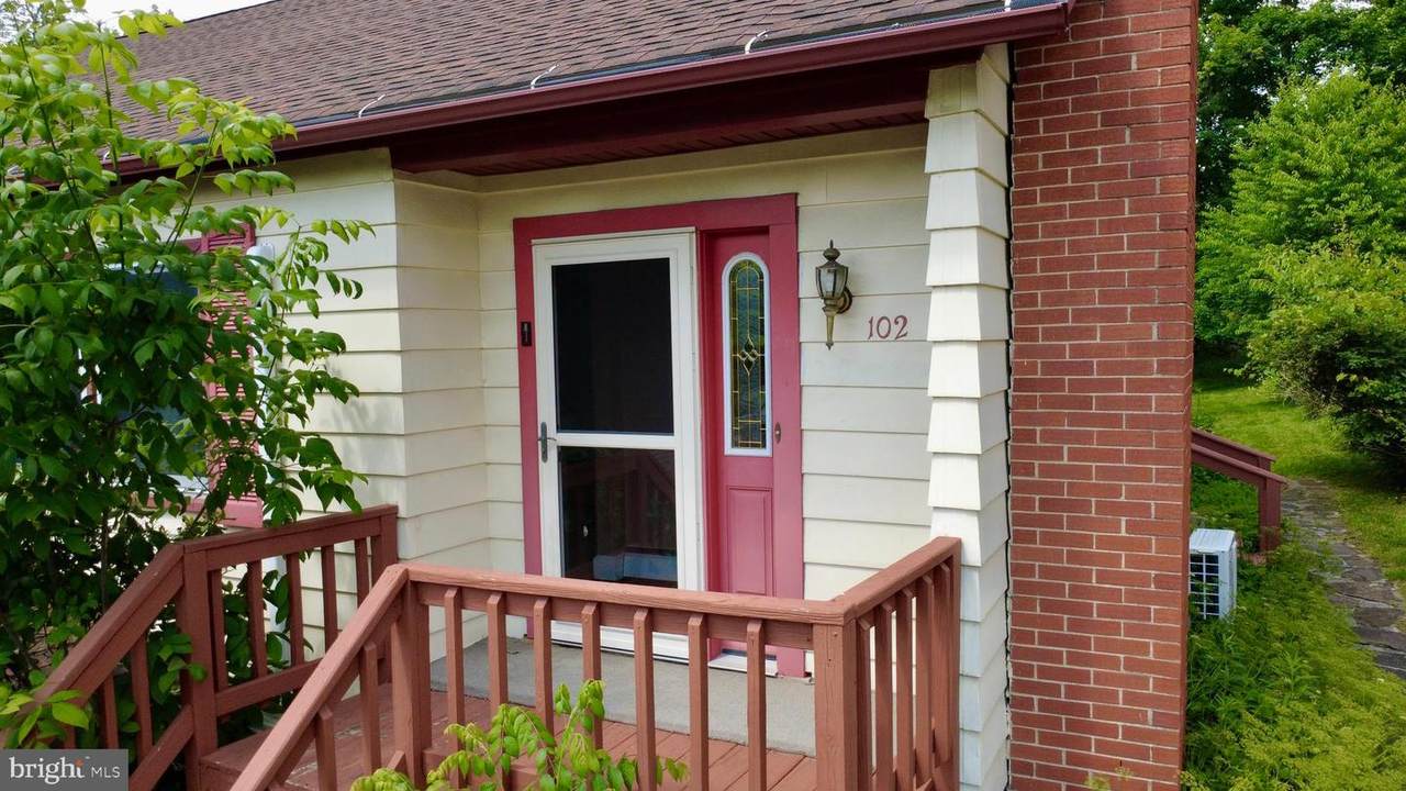 https://bt-photos.global.ssl.fastly.net/brightmls/1280_boomver_1_805062195844-2.jpg