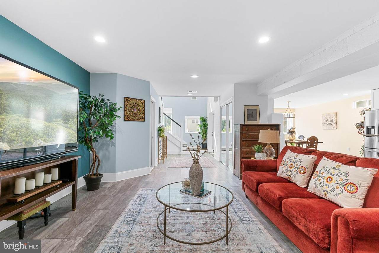 727 61ST Avenue - Photo 1