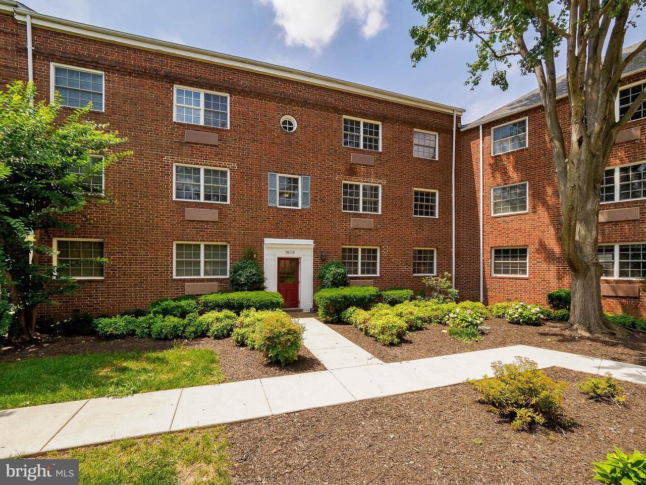 1608 Abingdon Drive - Photo 1