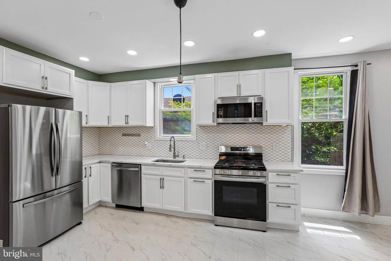 6204 Everall Avenue - Photo 1