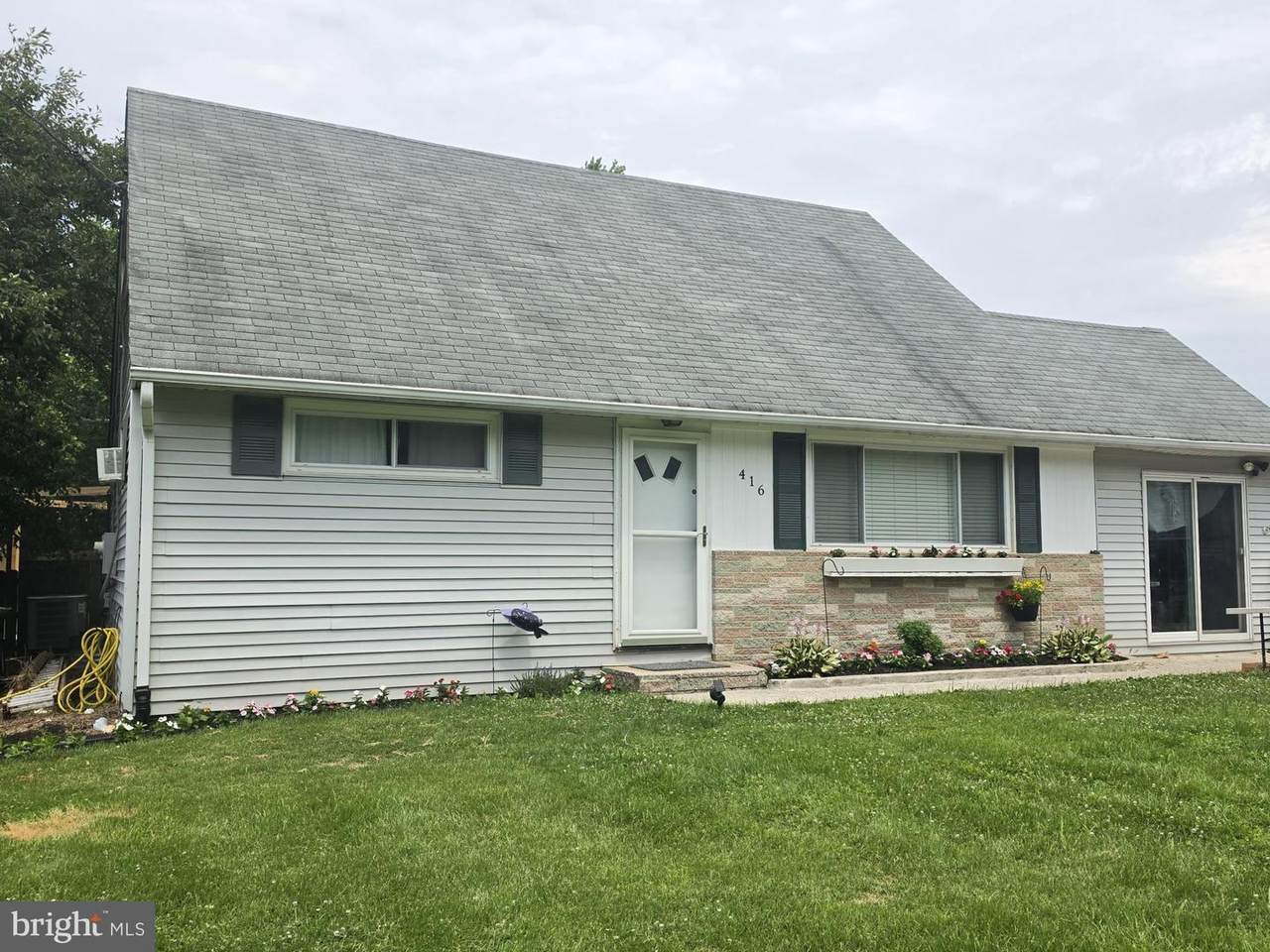 416 Earls Road - Photo 1