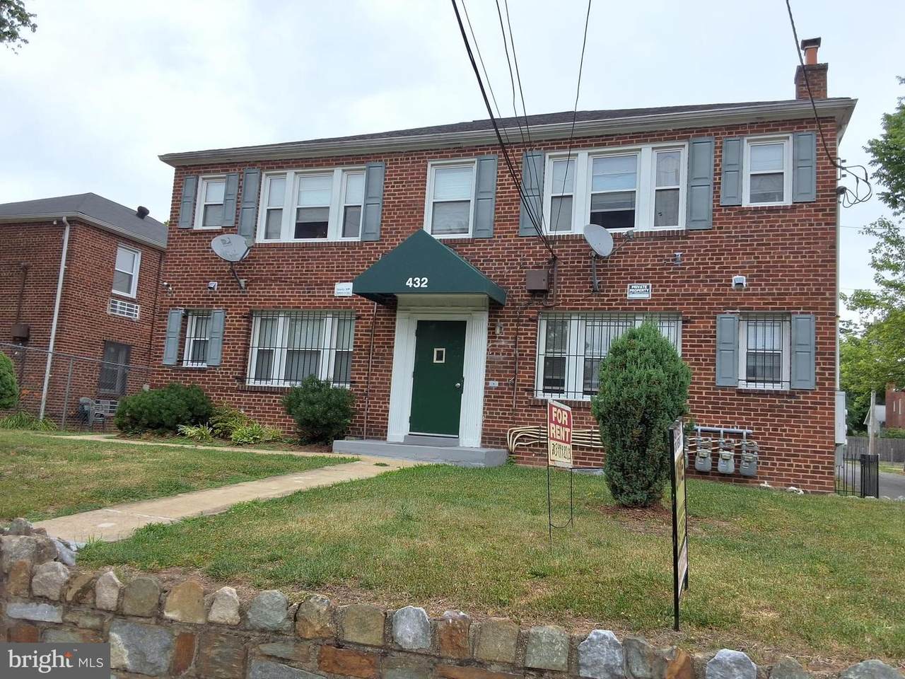 432 33RD Street - Photo 1