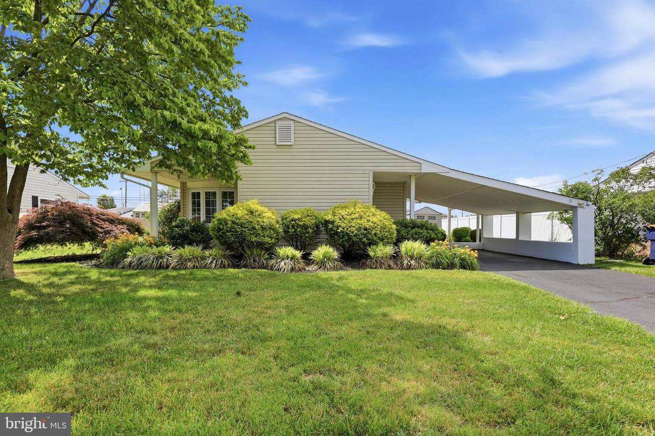10 Serpentine Lane - Photo 1