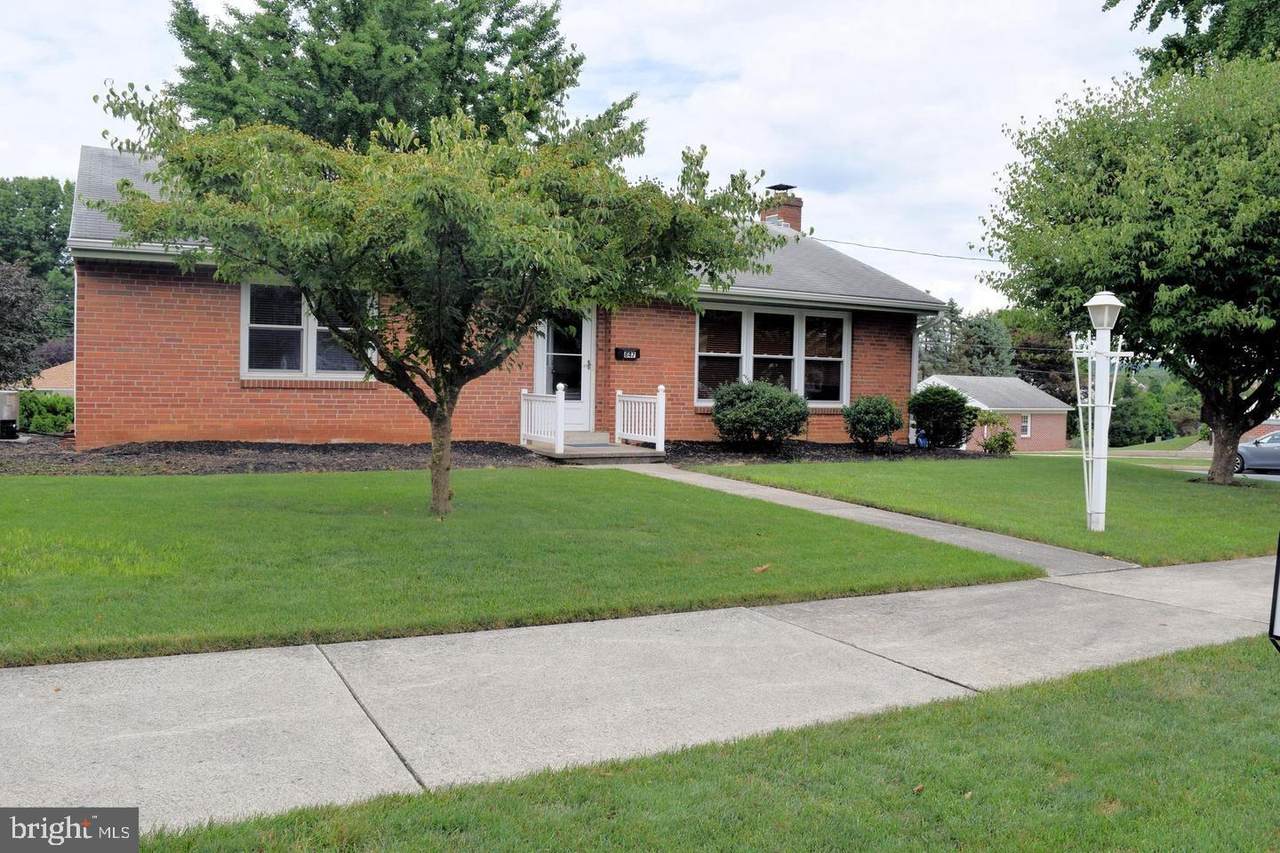 847 Maple Street - Photo 1