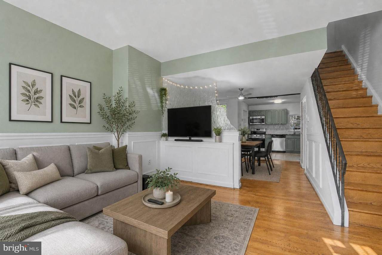 915 6TH Street - Photo 1