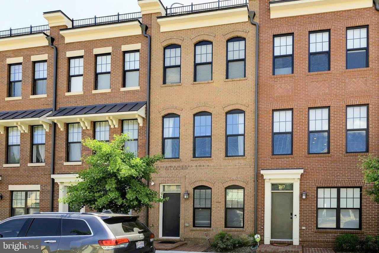 719 Parkside Place - Photo 1