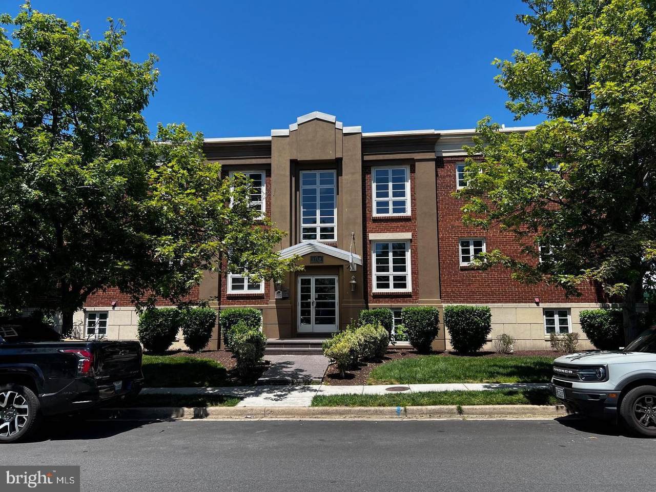 1219 Oronoco Street - Photo 1