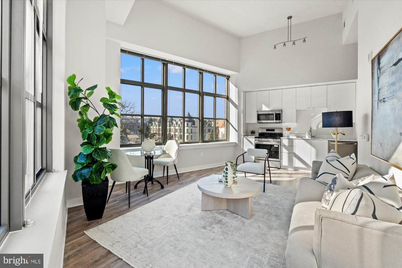460 New York Ave - Photo 1