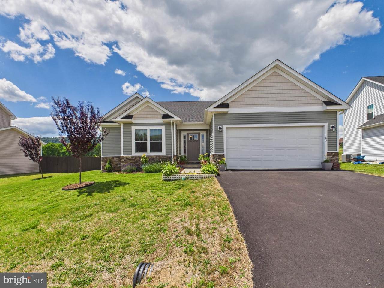 185 Twickenham Drive - Photo 1