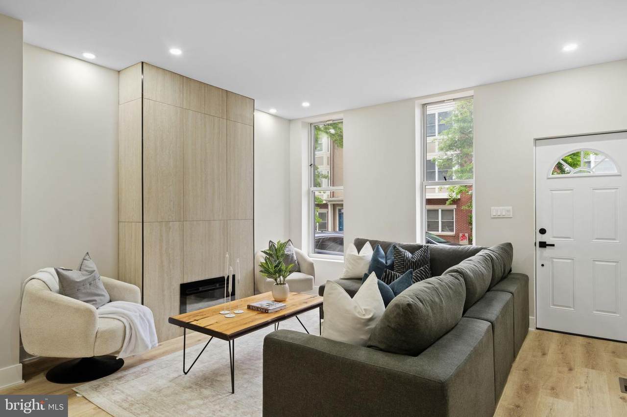 648 36TH Street - Photo 1