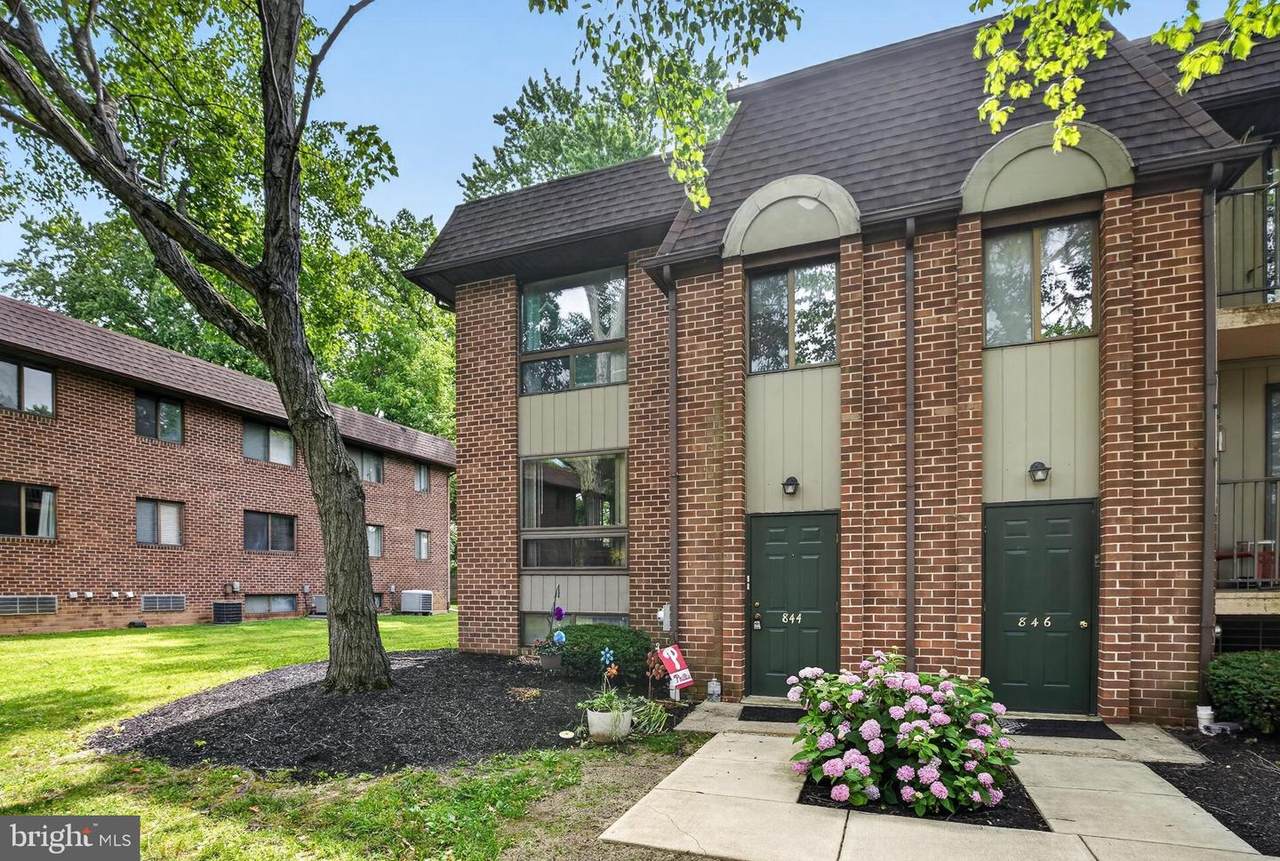 844-B Putnam Boulevard - Photo 1