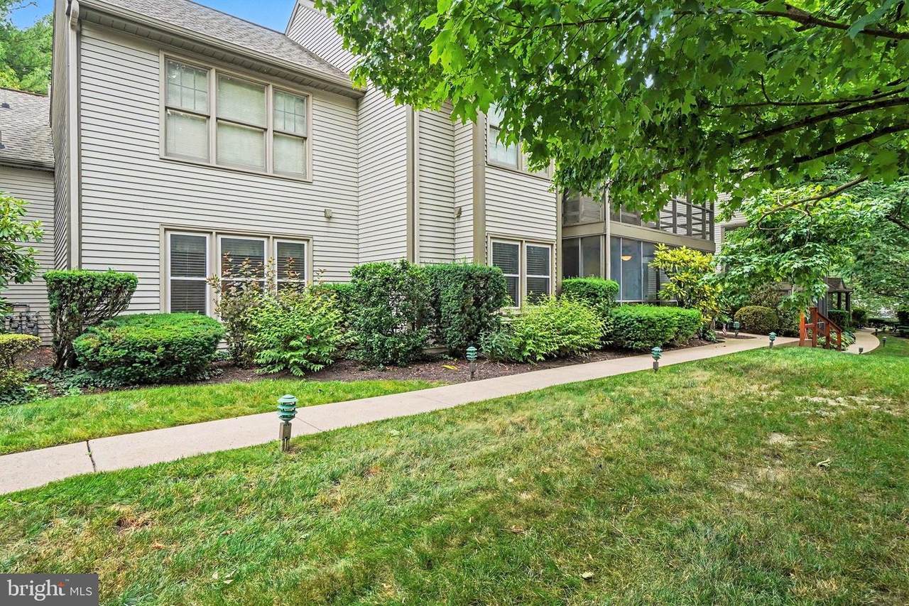 515 Roslaire Drive - Photo 1
