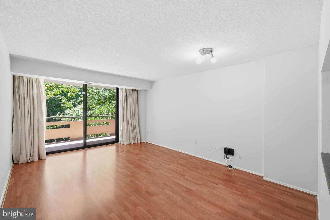 https://bt-photos.global.ssl.fastly.net/brightmls/1280_boomver_1_805075729524-2.jpg