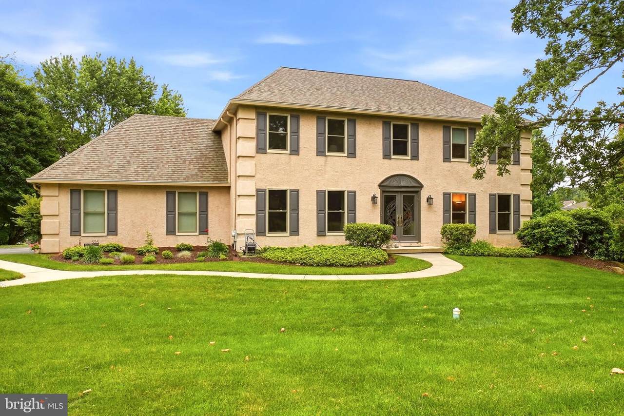 525 Beaumont Circle - Photo 1