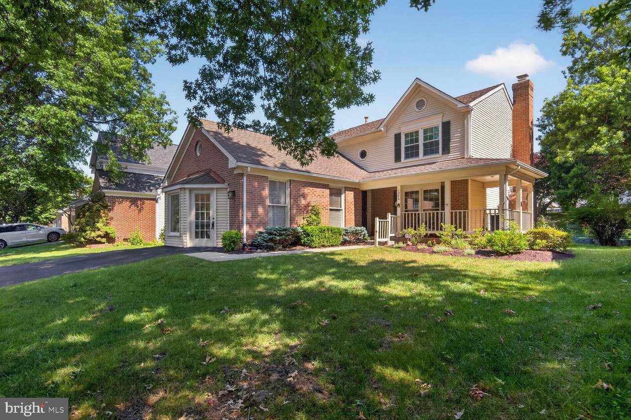 1206 Featherstone Lane - Photo 1