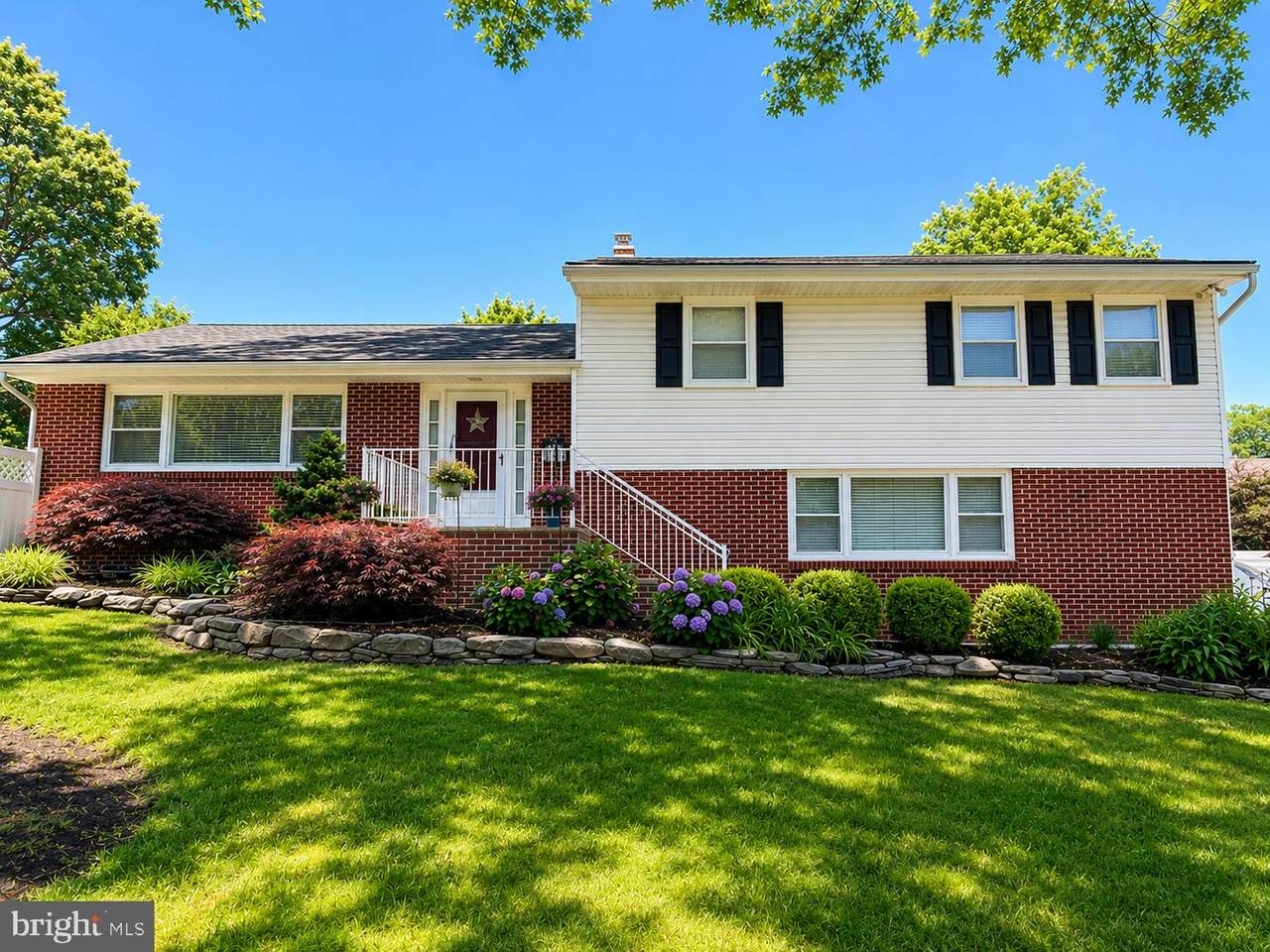 554 Gold Street - Photo 1