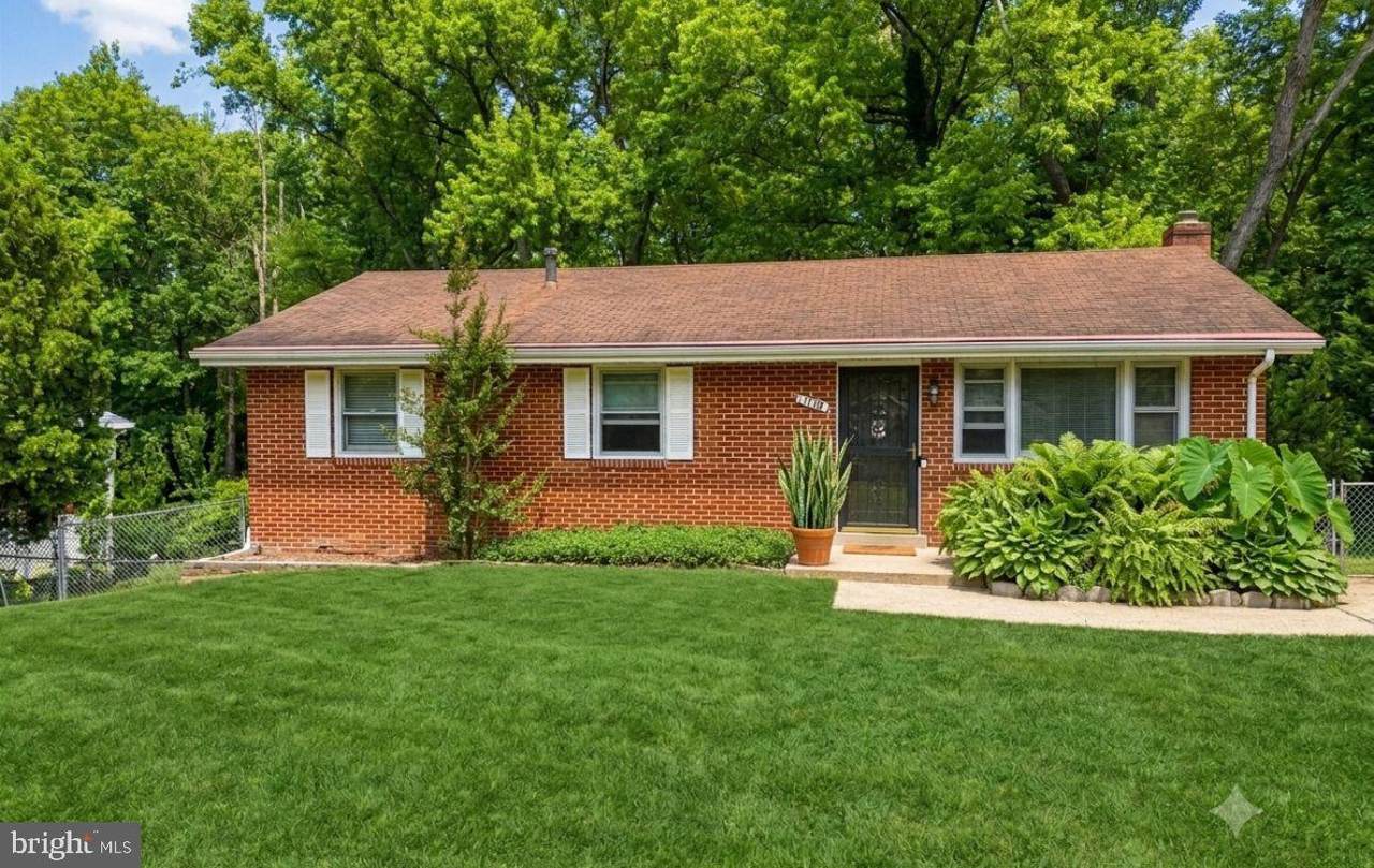 1810 Hollydale Road - Photo 1