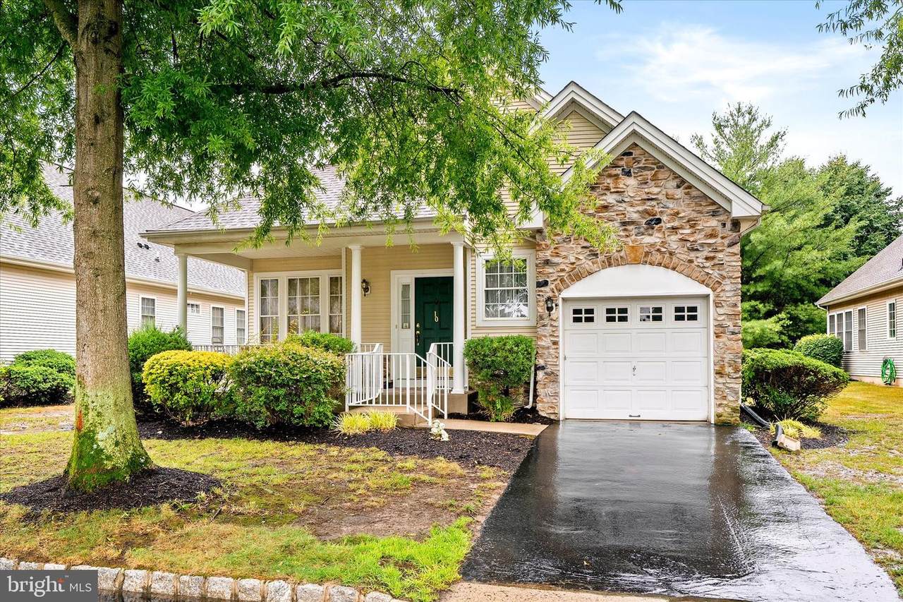 10 Hummingbird Drive - Photo 1