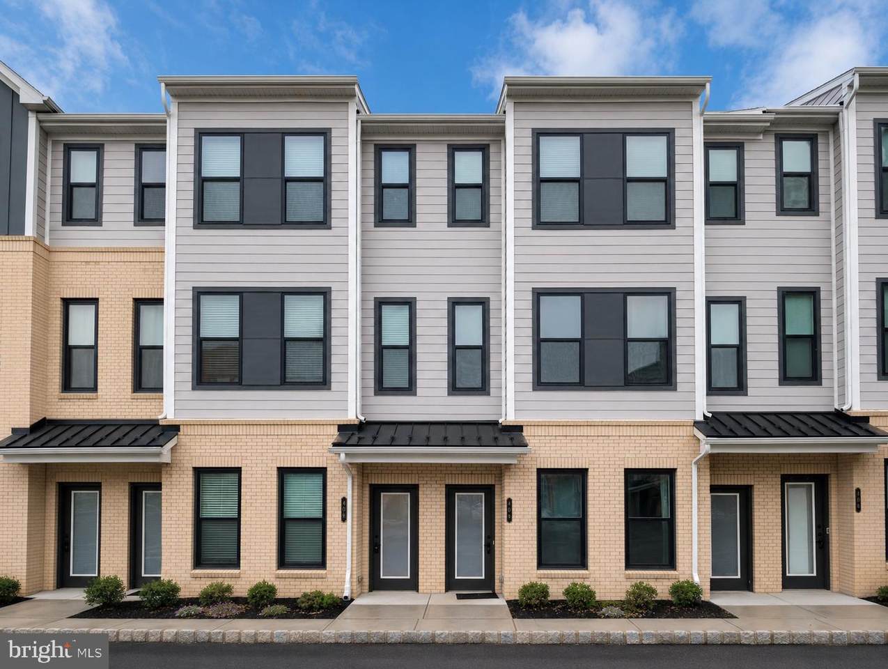 409 Reading Court - Photo 1