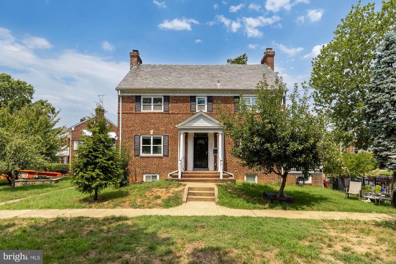 3801 South Dakota Avenue - Photo 1