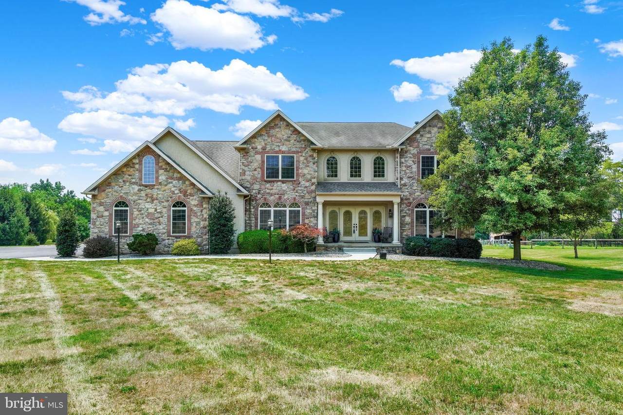 104 Monument Drive - Photo 1