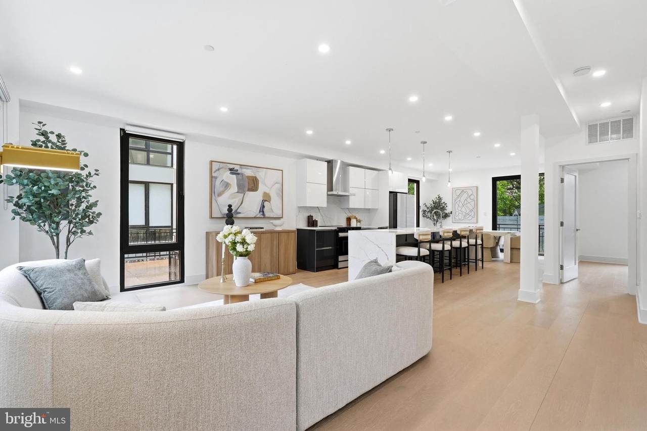 1810 Central Place - Photo 1