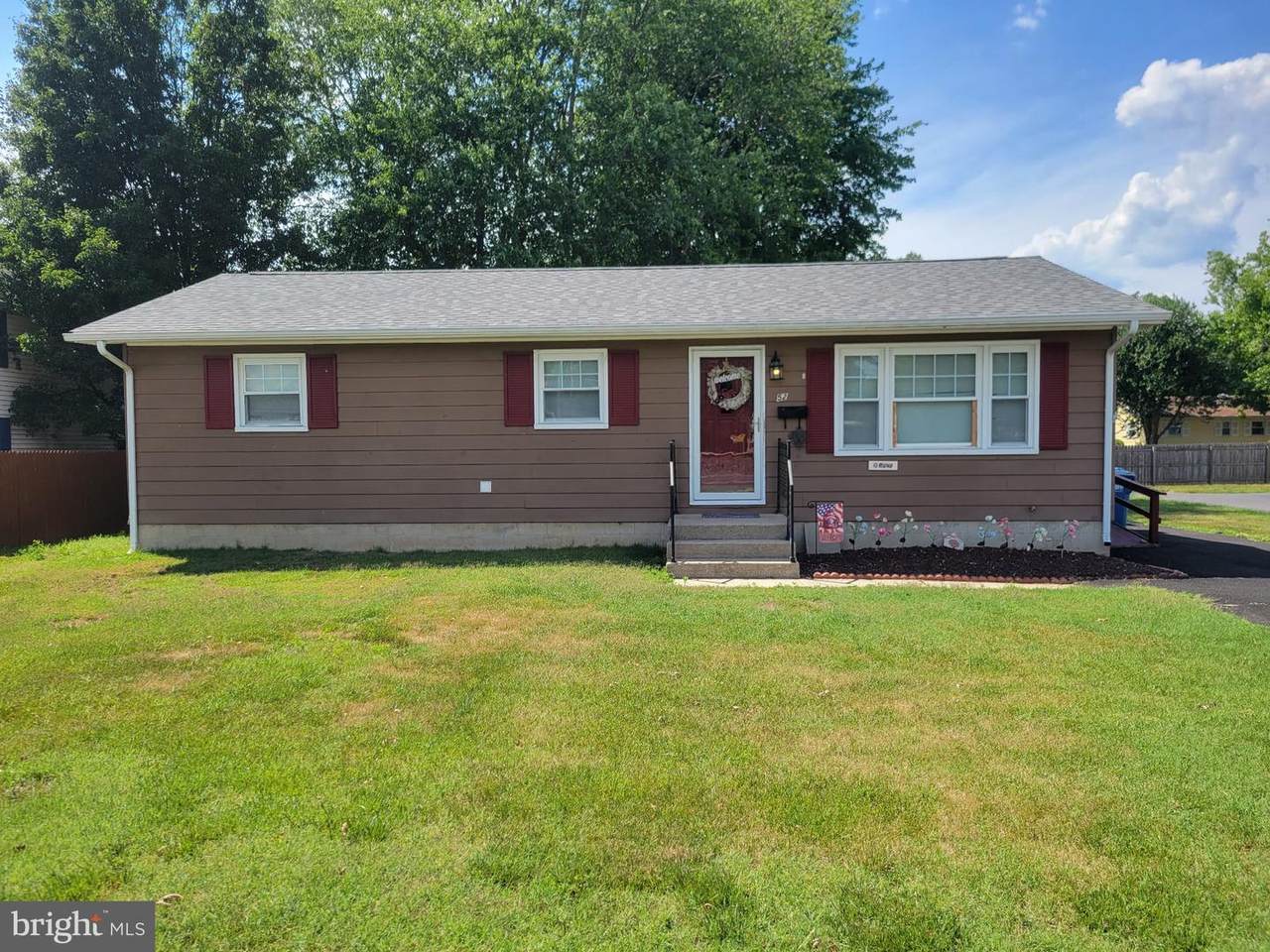 52 Railroad Avenue - Photo 1